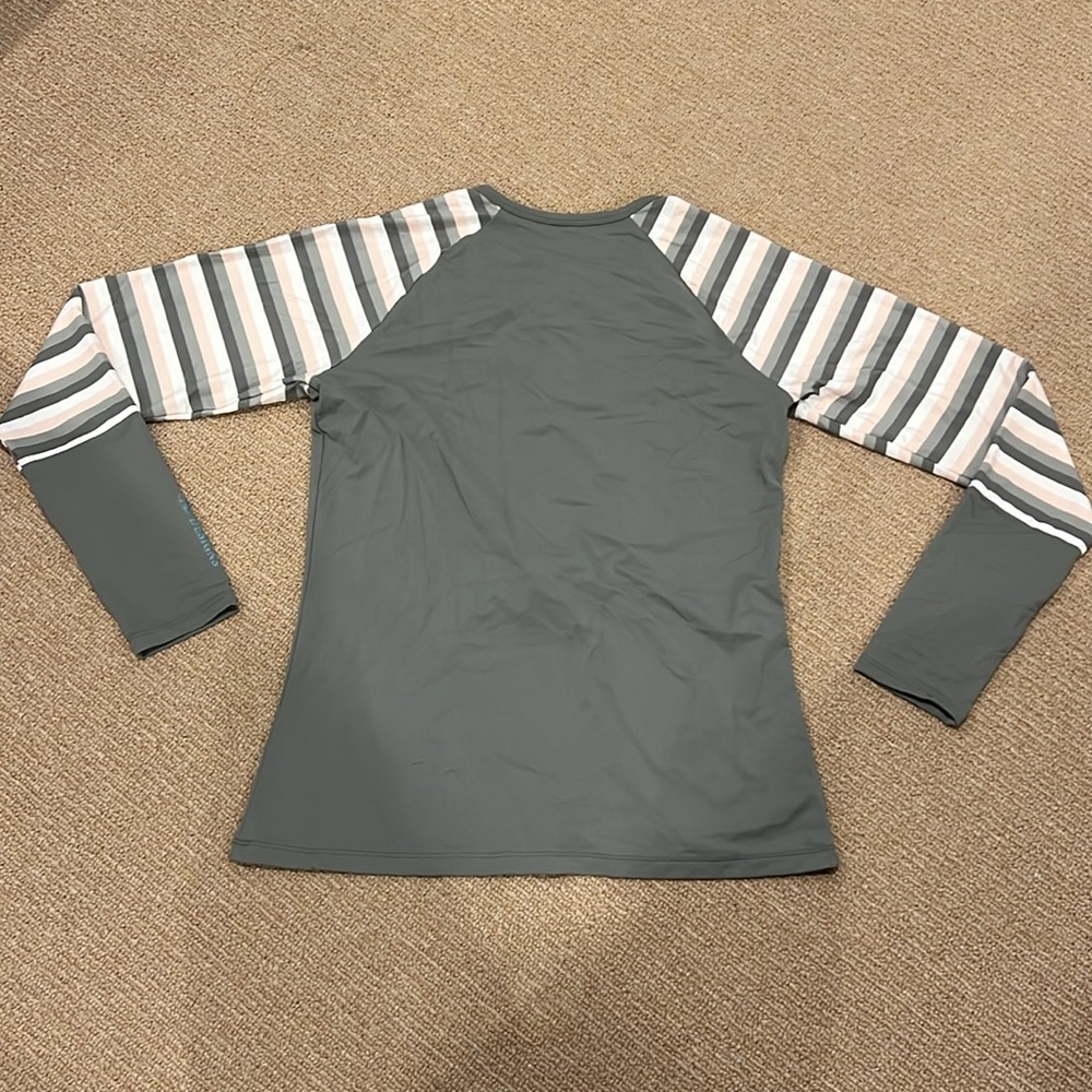 Carve Design Rashgaurd - Picture 2 of 4